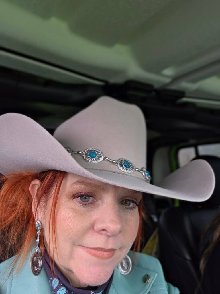 tonia hat